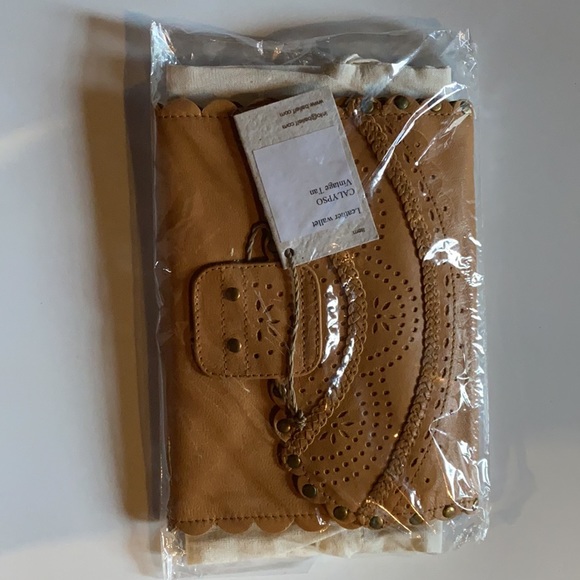 Tri-fold wallet NWT - Picture 3 of 6